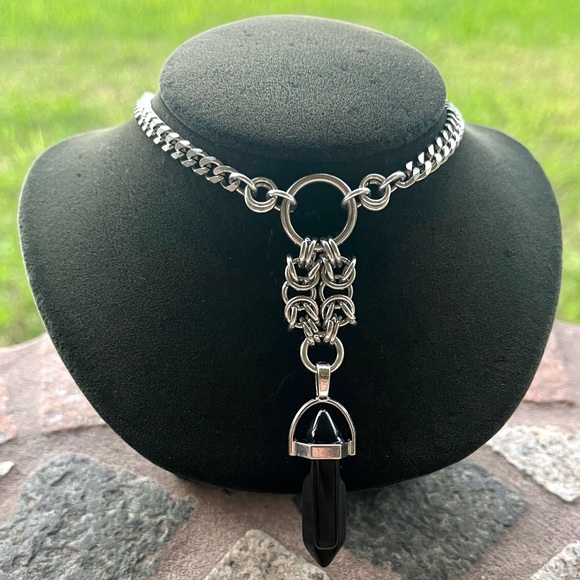 Handmade maille necklace with black obsidian bullet charm boho celtic goth - Picture 6 of 9